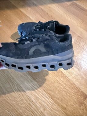 Women’s on clouds 7.5